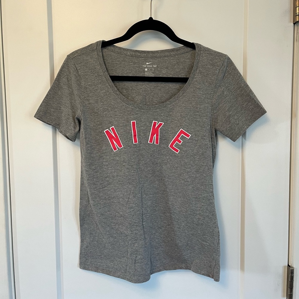 NEVER WORN Nike Tee Athletic Cut